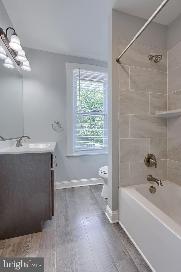 248 E Walnut Street photo 28
