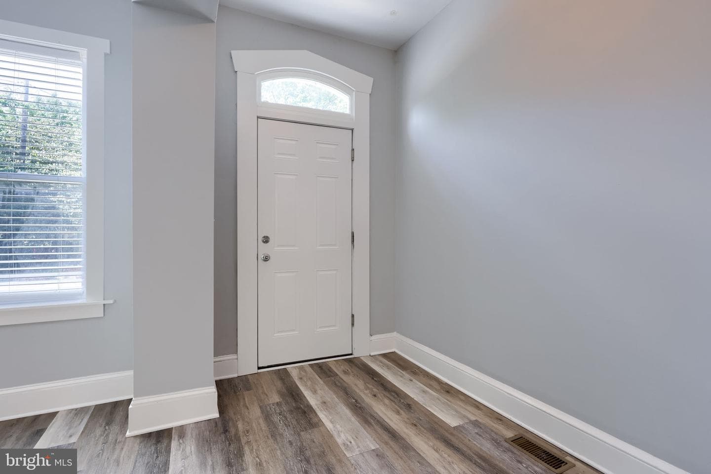 248 E Walnut Street photo 5