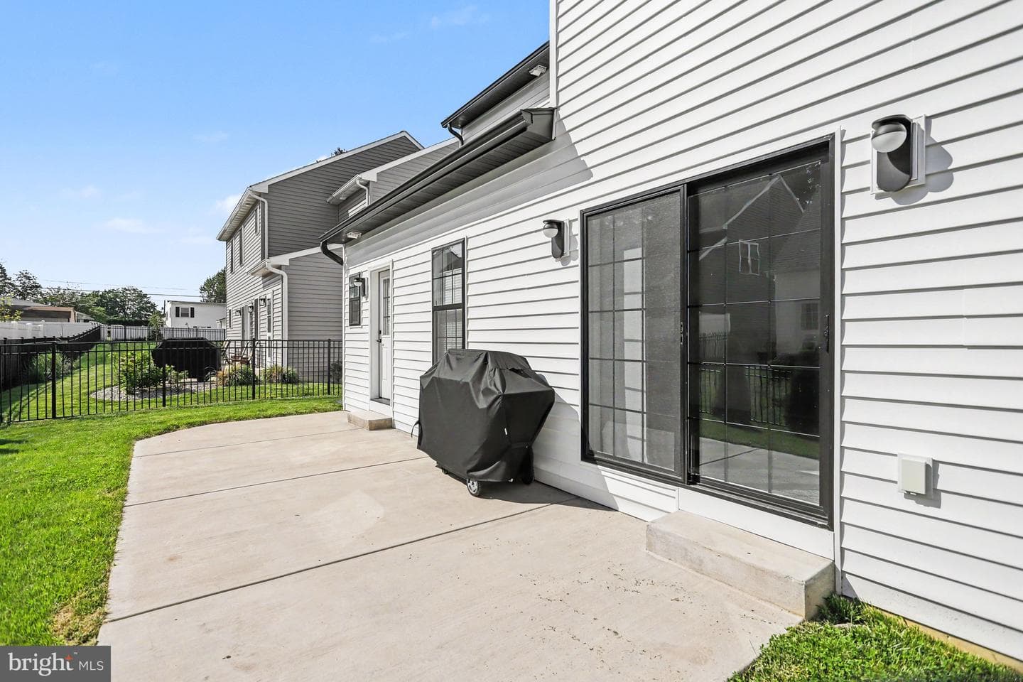 100 Meadows Bend photo 28
