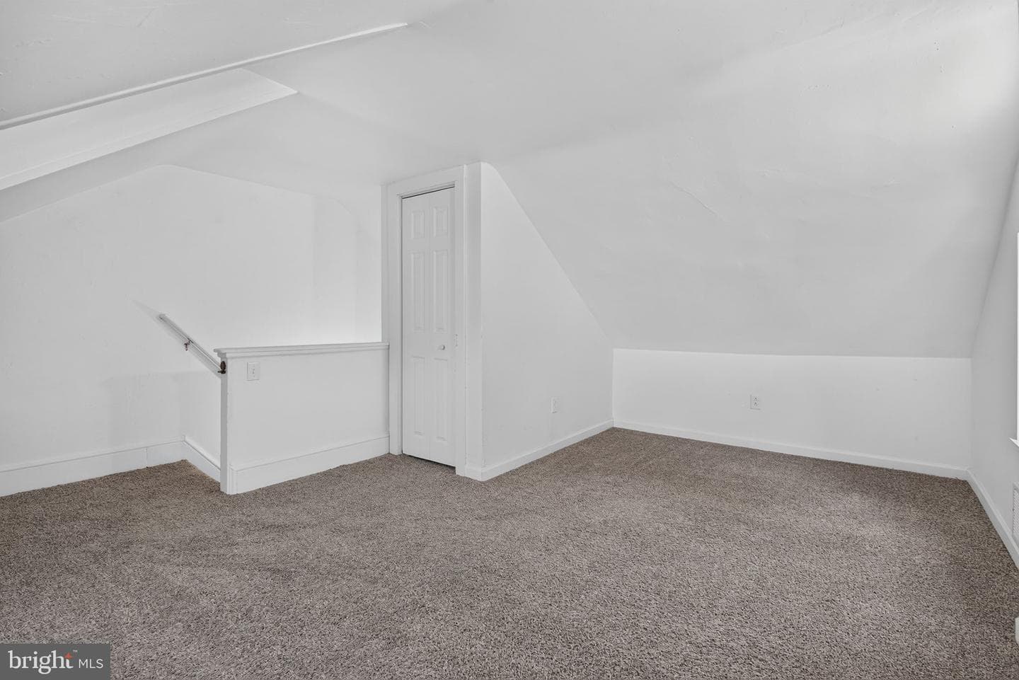 539 Woodward Street photo 23