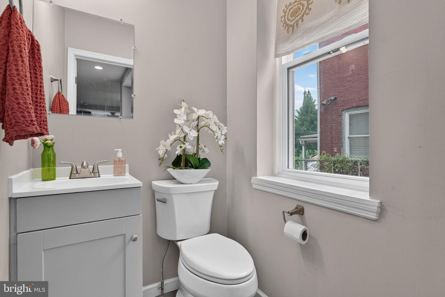 539 Woodward Street photo 26
