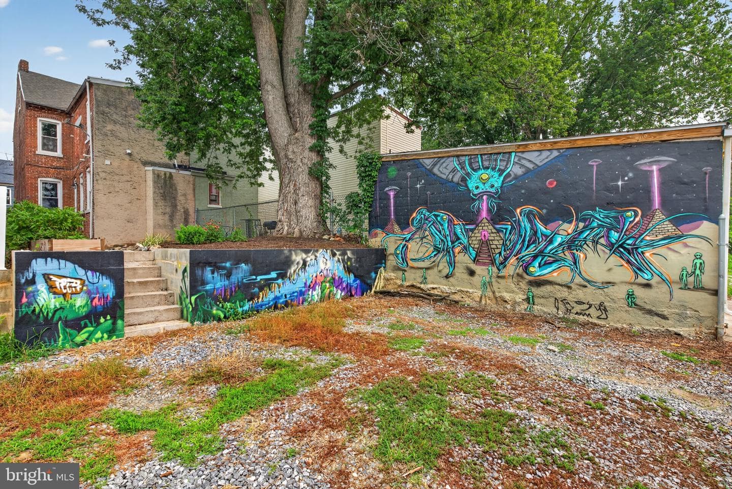 539 Woodward Street photo 30