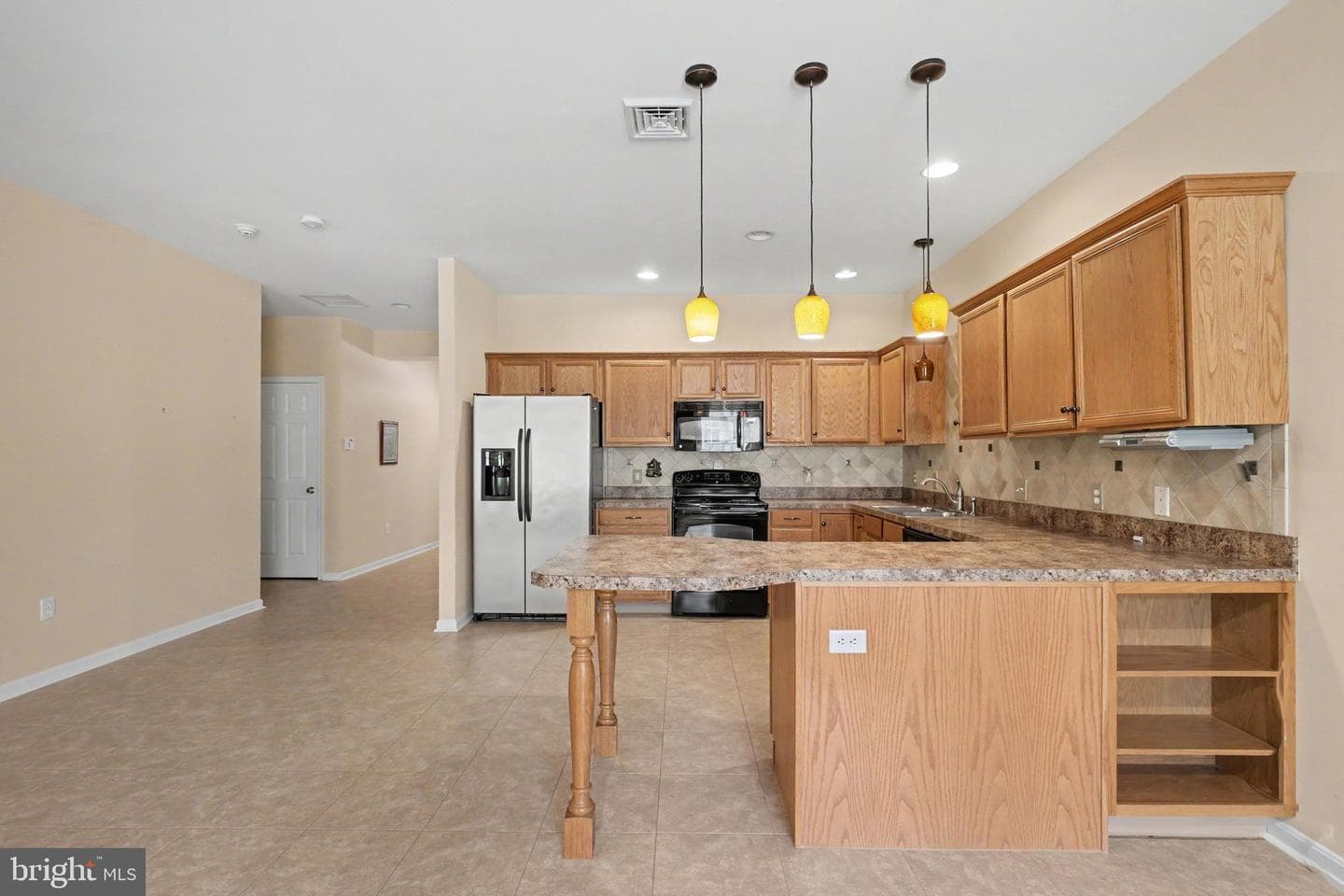 958 Elm Avenue photo 4