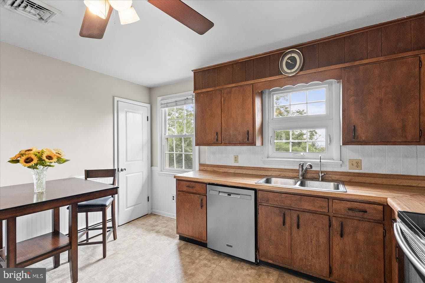 1562 Ridge Road photo 15
