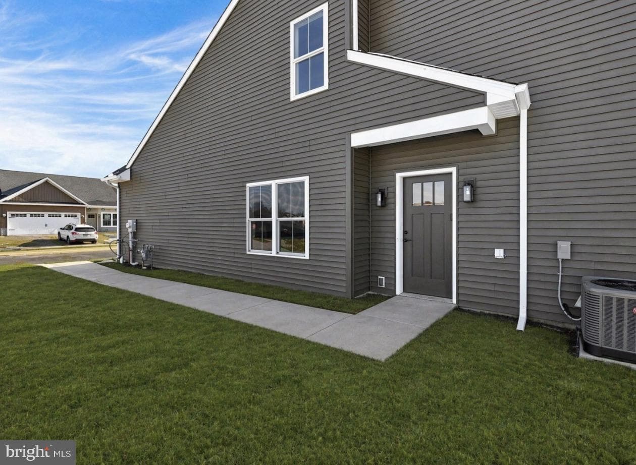 108 Hillard Field photo 3