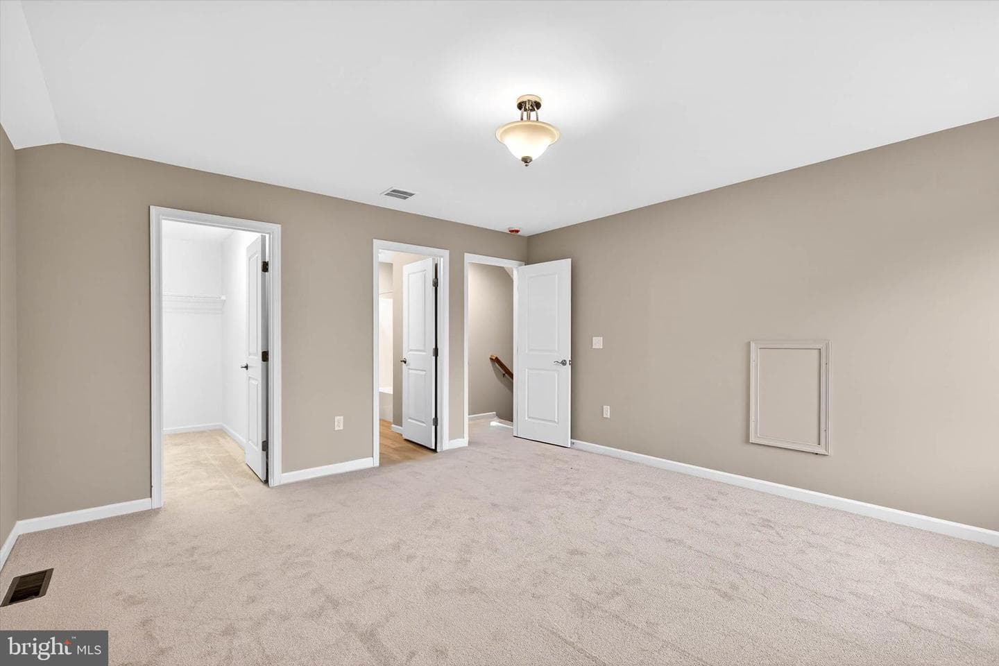 106 Hillard Field photo 37