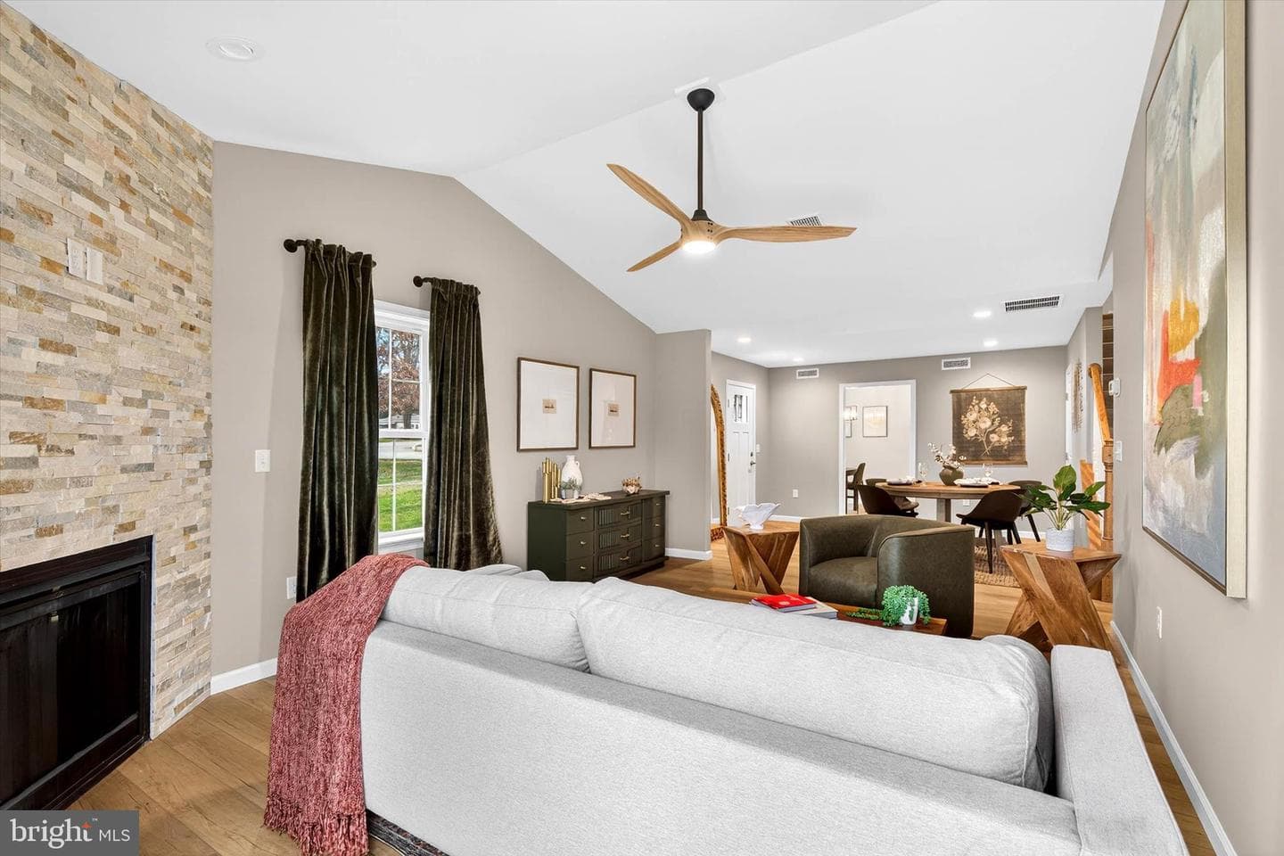 106 Hillard Field photo 9