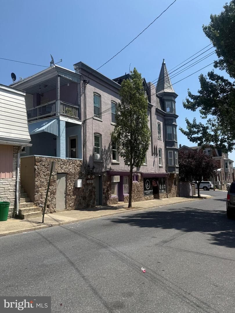 1225 W Walnut photo 4