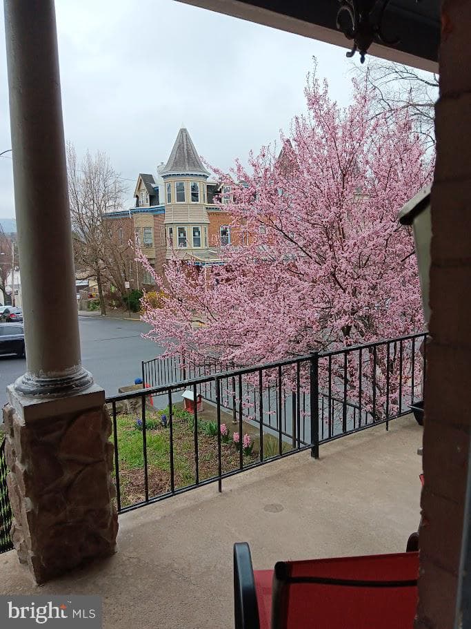 1225 W Walnut photo 5