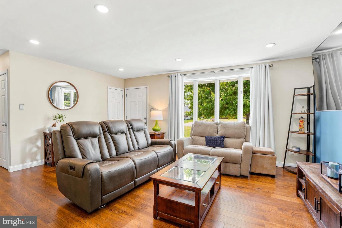 5231 Price Avenue photo 3
