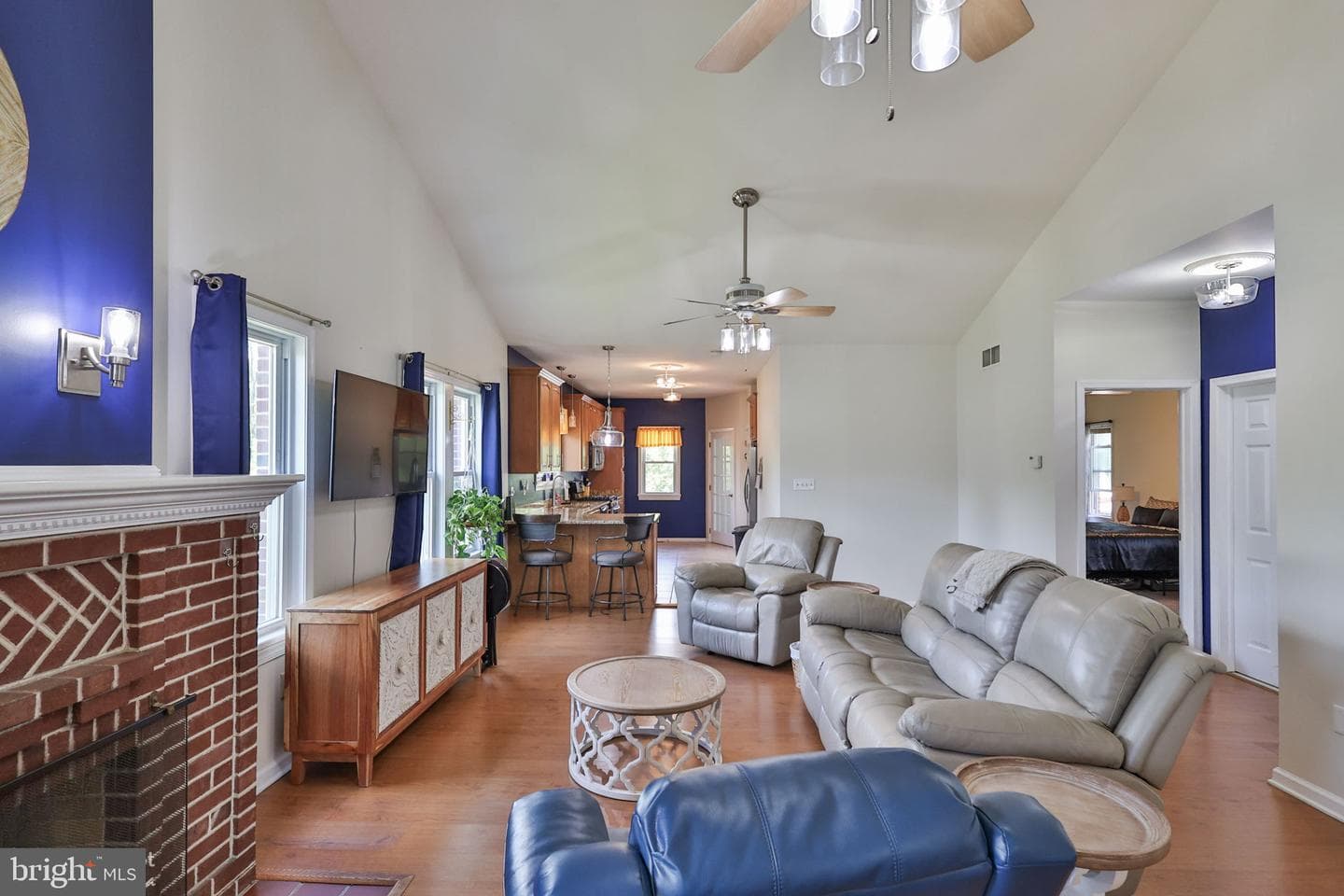 1635 E Emmaus Avenue photo 10