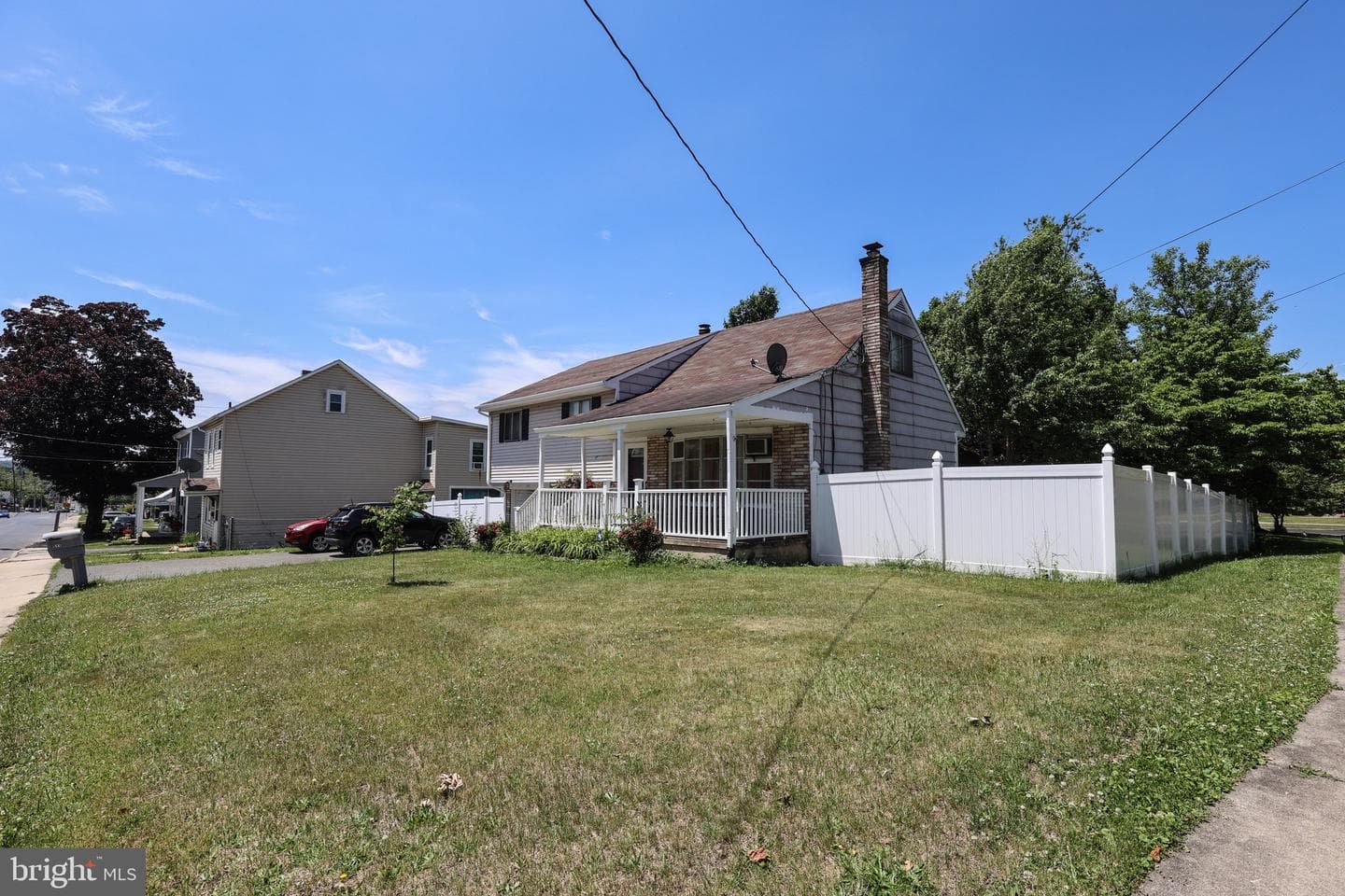511 E Harrison Street photo 4