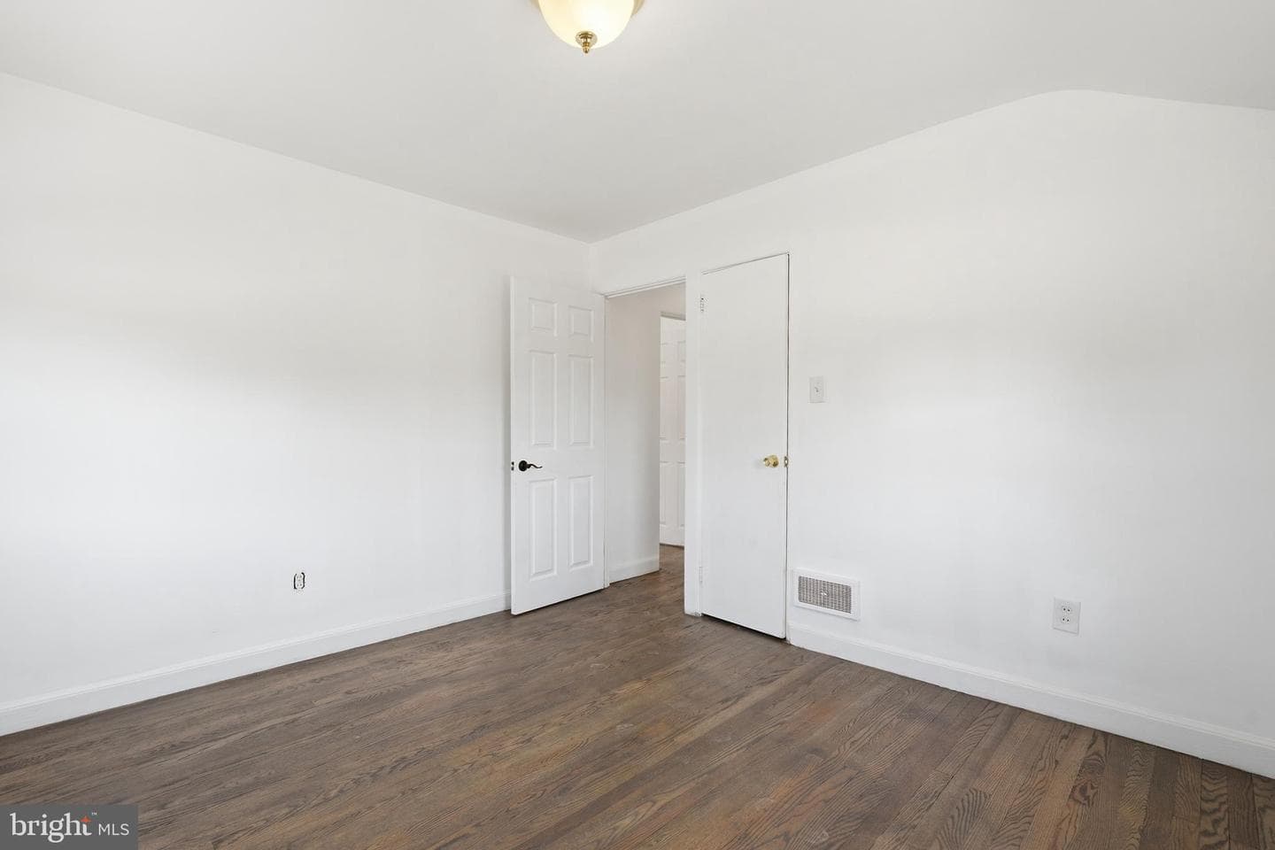 1138 E Tremont Street photo 42