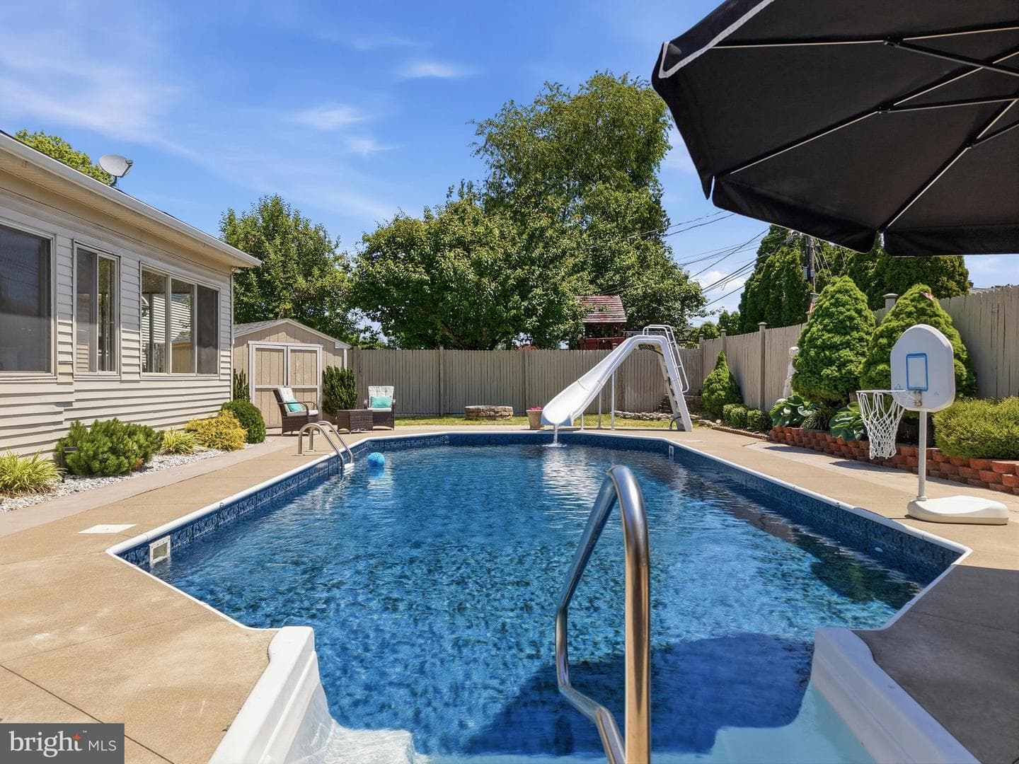 1138 E Tremont Street photo 57