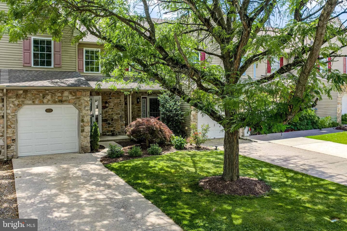 1658 Pinewind Drive photo 2