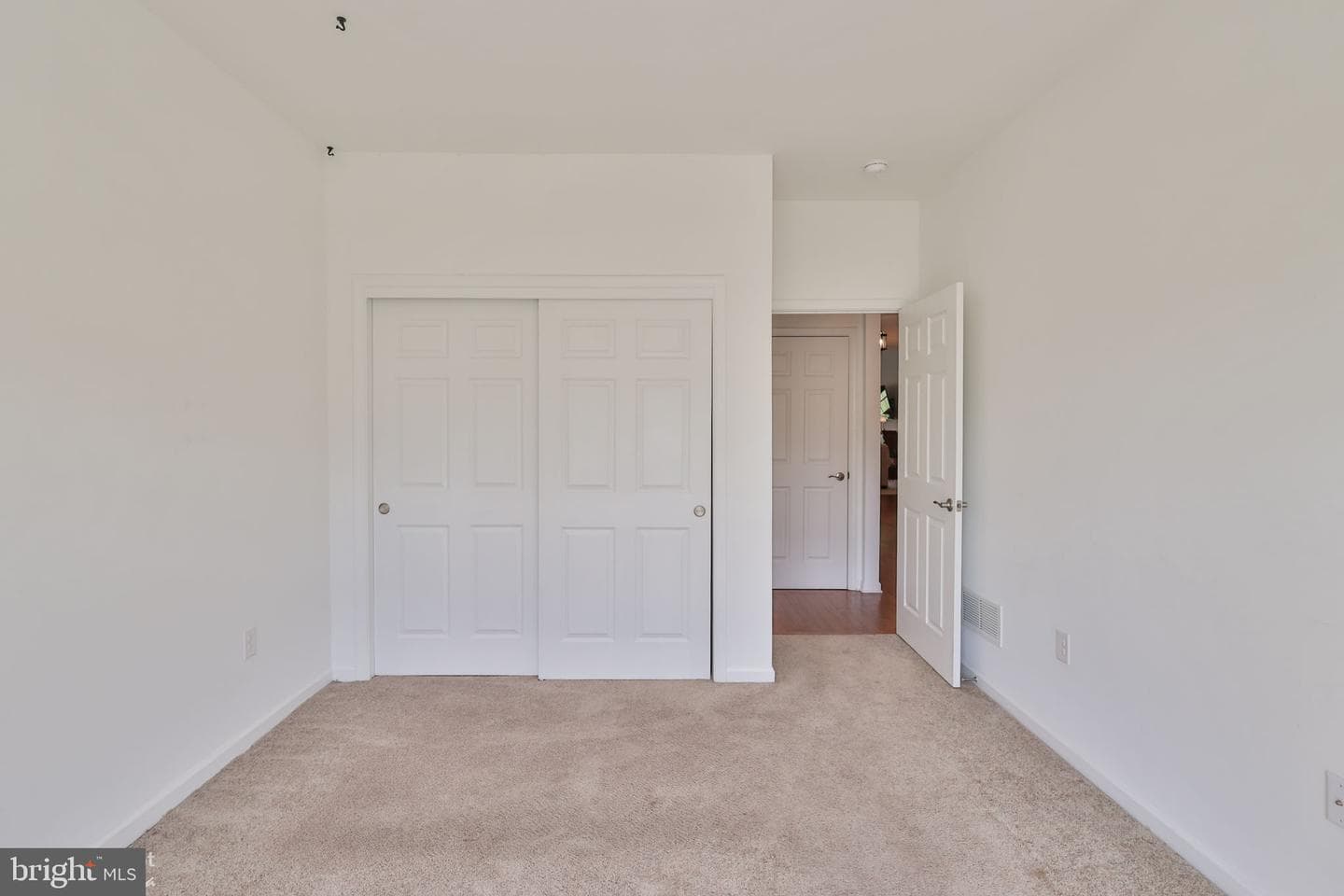 5424 Traditions Drive photo 9