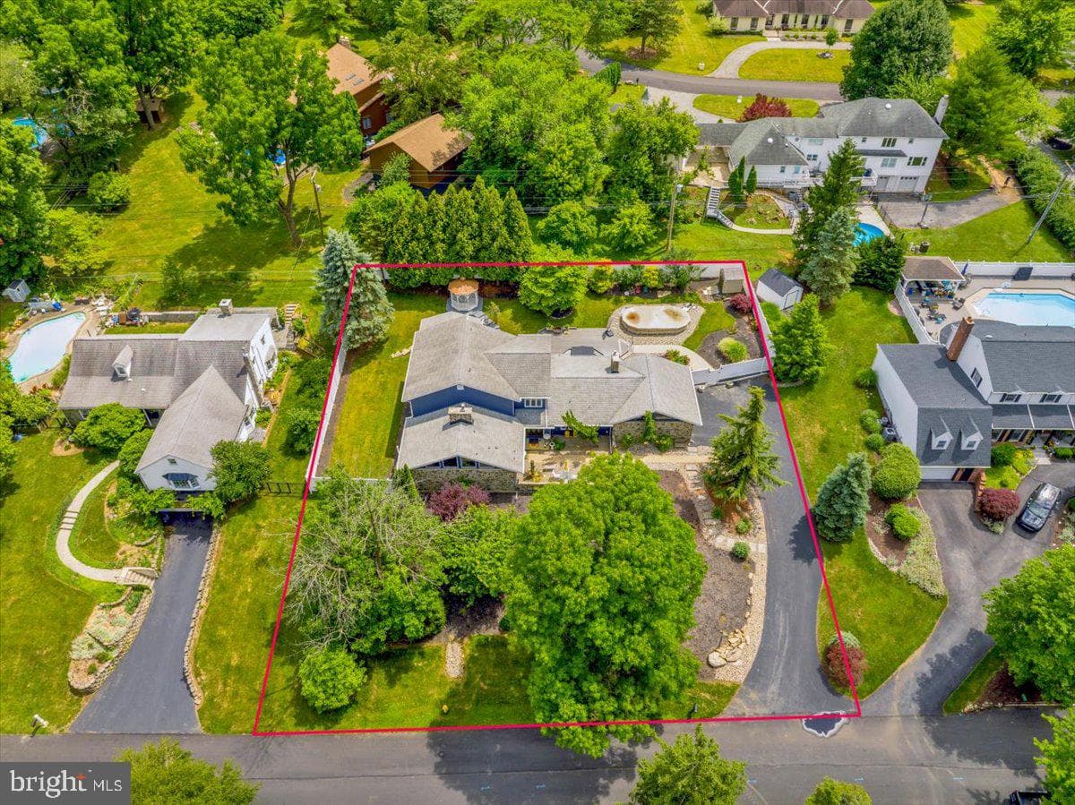 2210 Greenwood Road photo 3