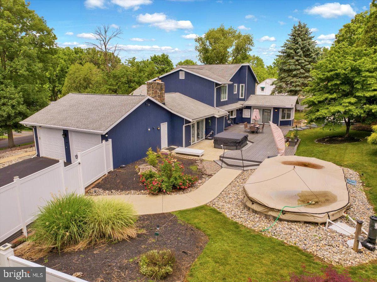 2210 Greenwood Road photo 52