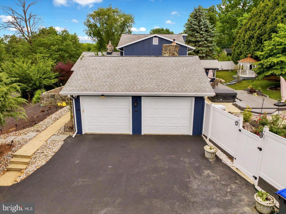 2210 Greenwood Road photo 55