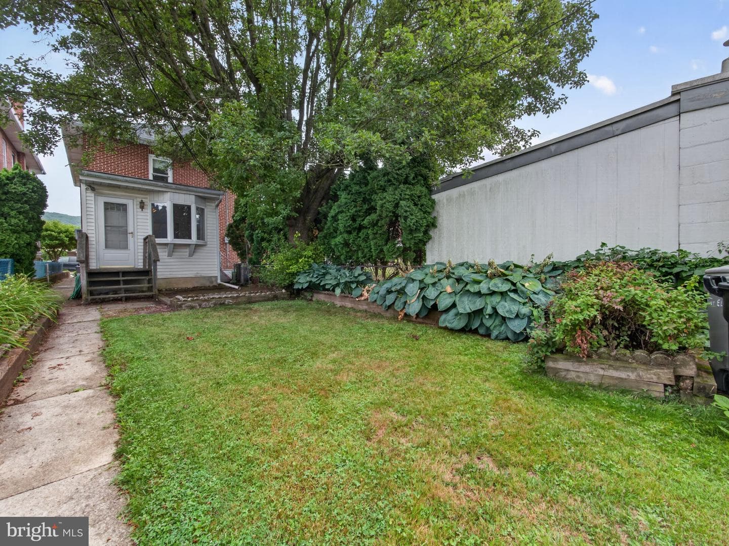 121 E Elm Street photo 28