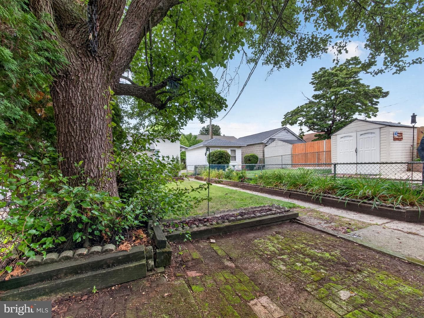 121 E Elm Street photo 30