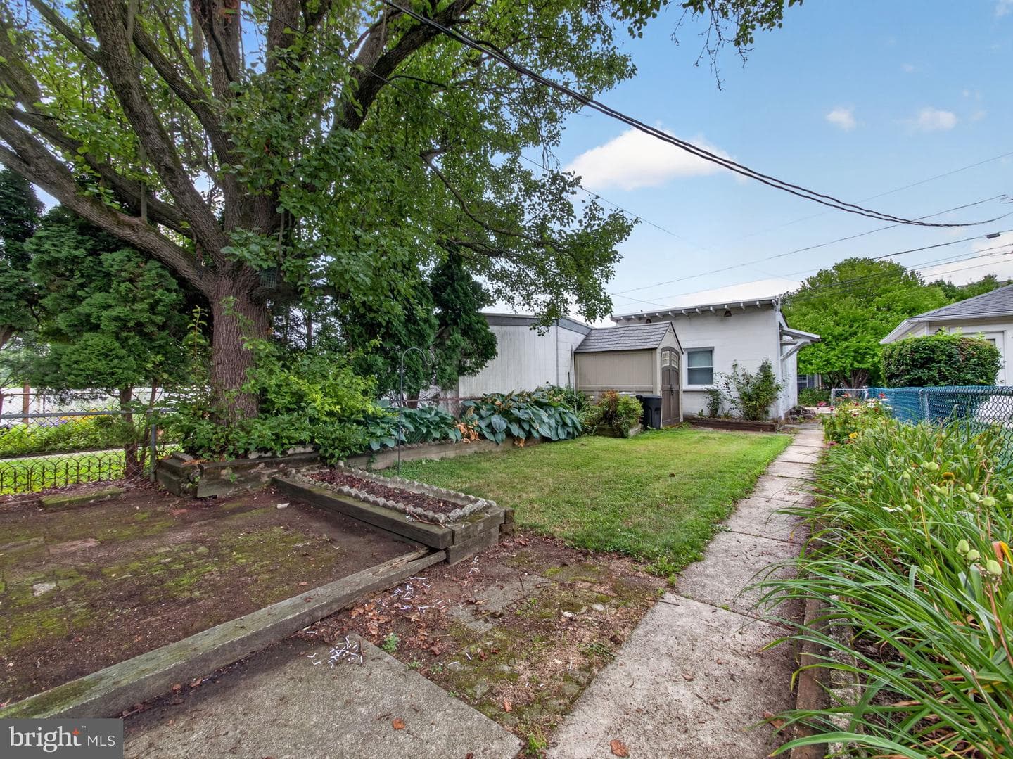 121 E Elm Street photo 31