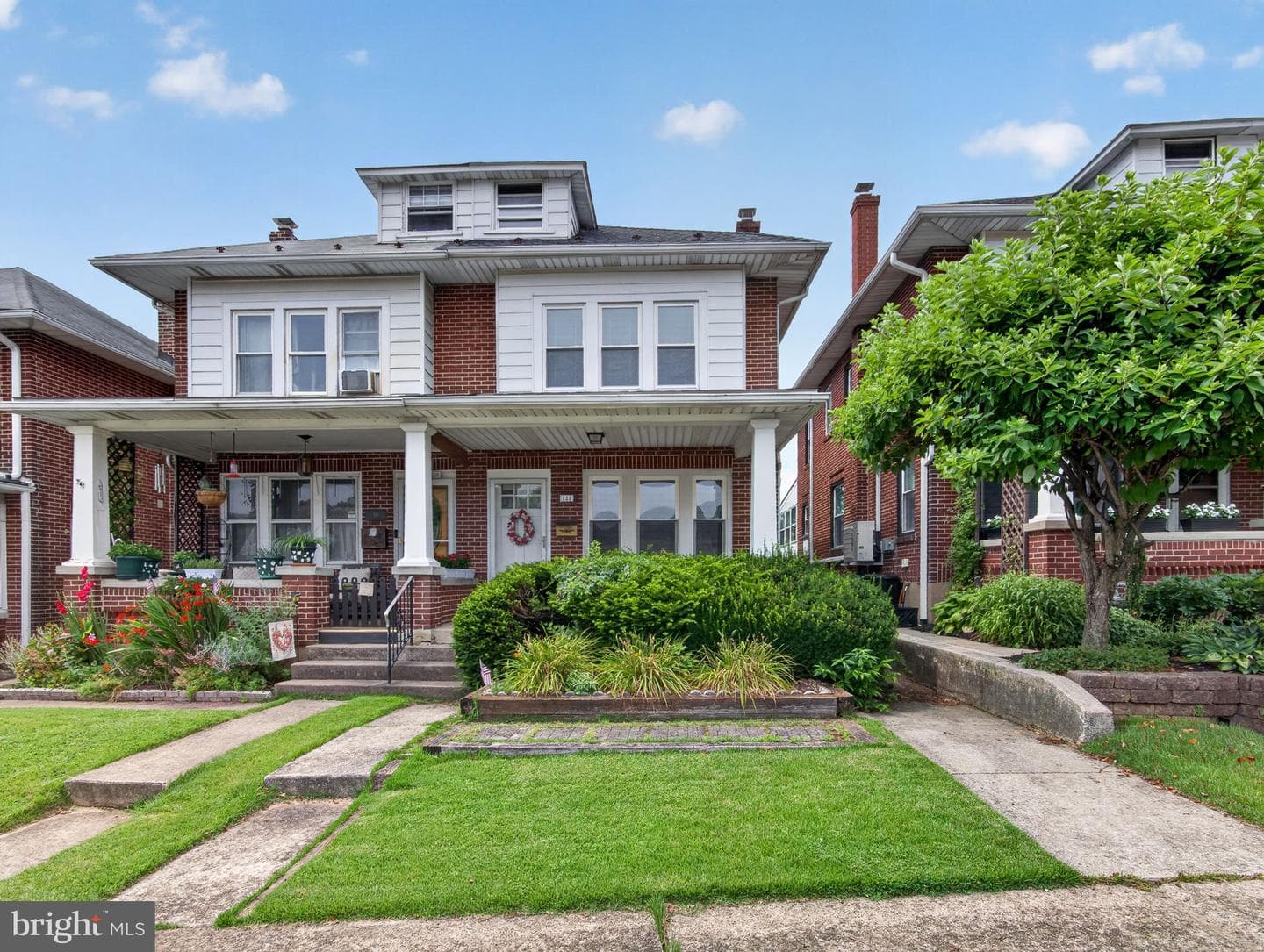 121 E Elm Street photo 38