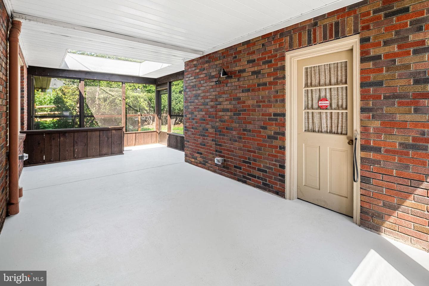 2705 W Chew Street photo 8