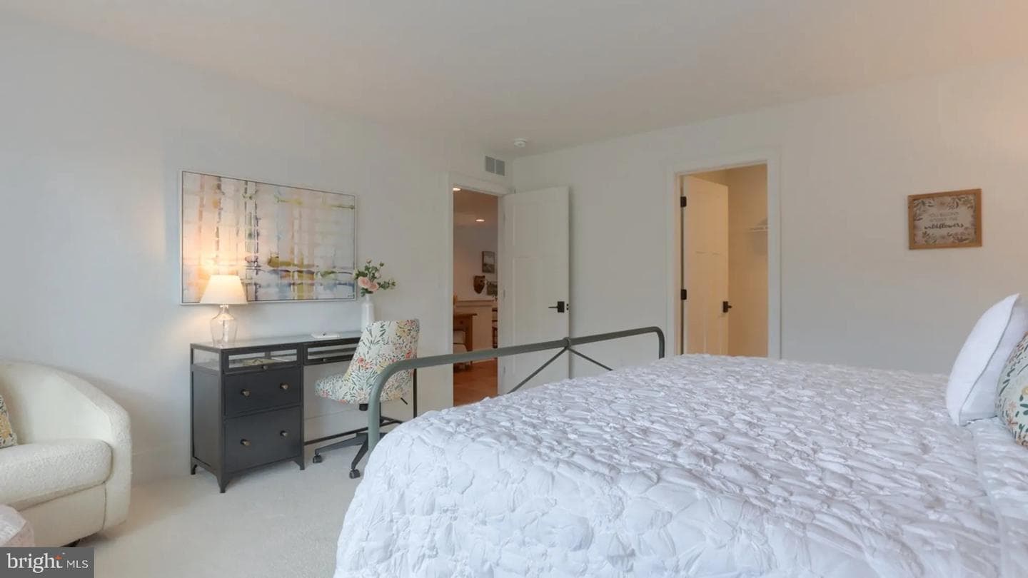 100 Flora Blvd photo 23