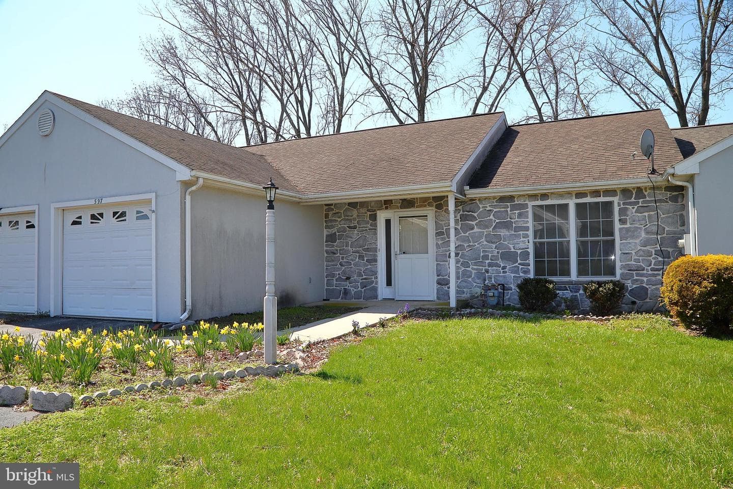 597 Blueberry Lane photo 2