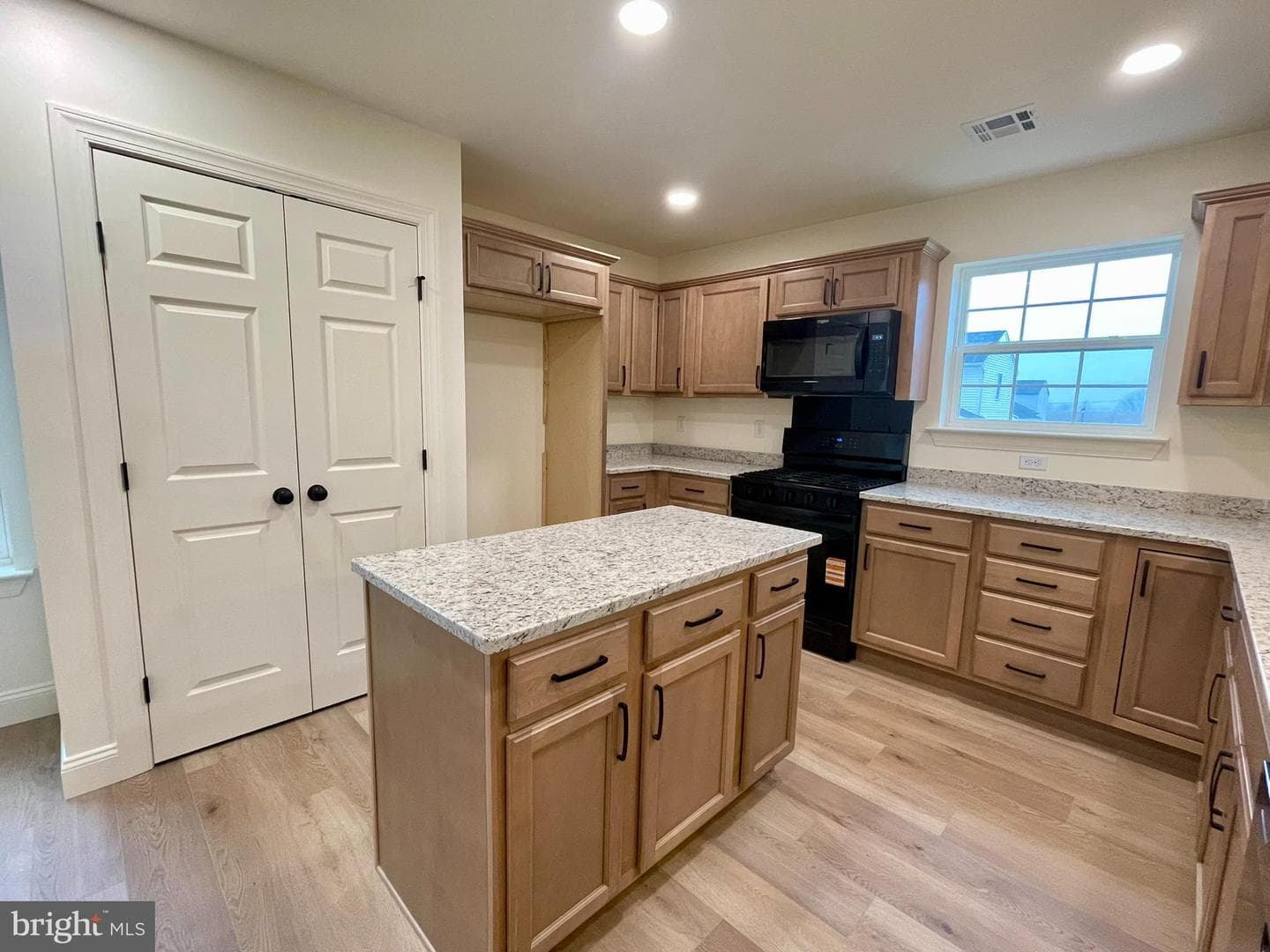 305 Jasmine Drive photo 7