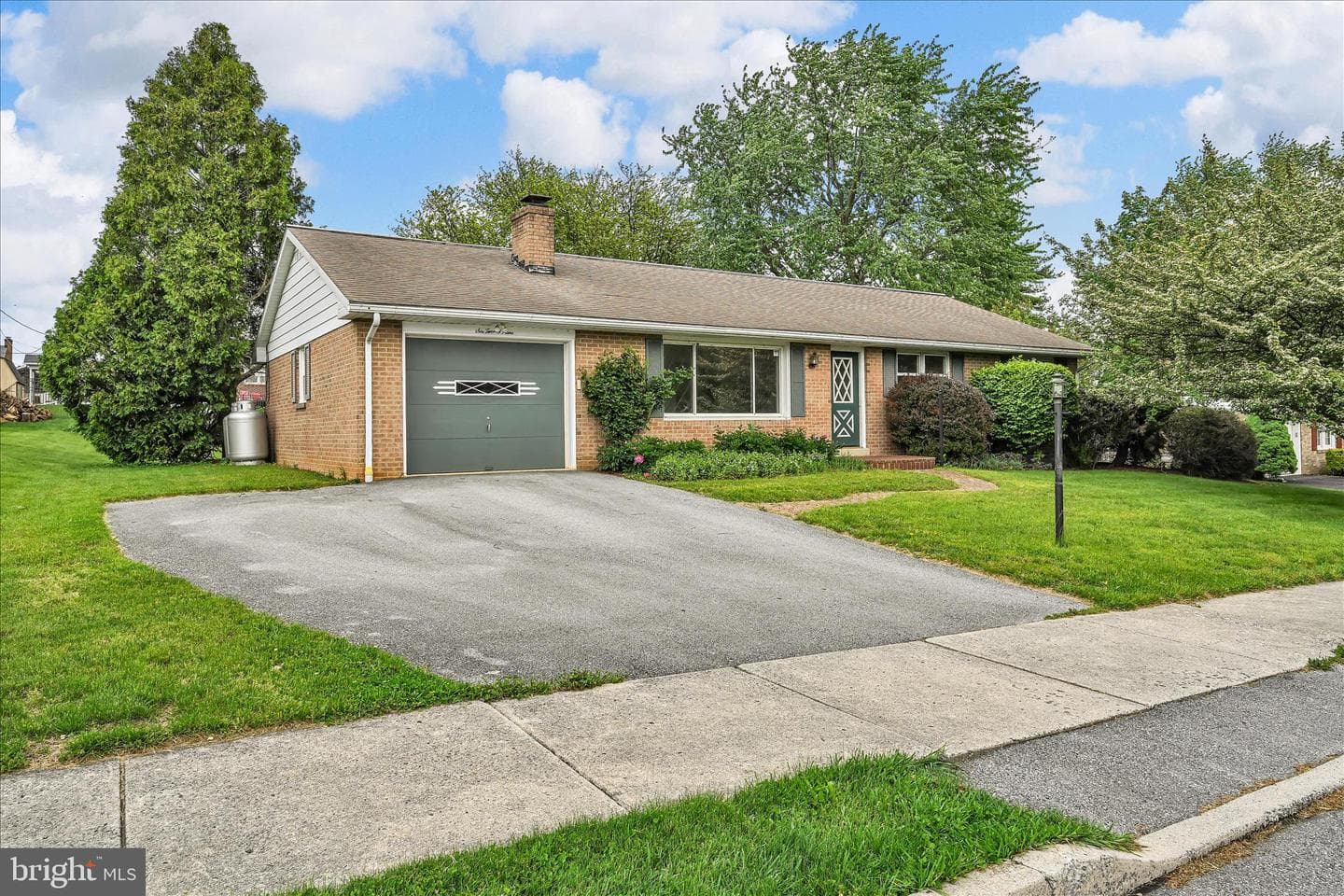 629 Pajabon Drive photo 2