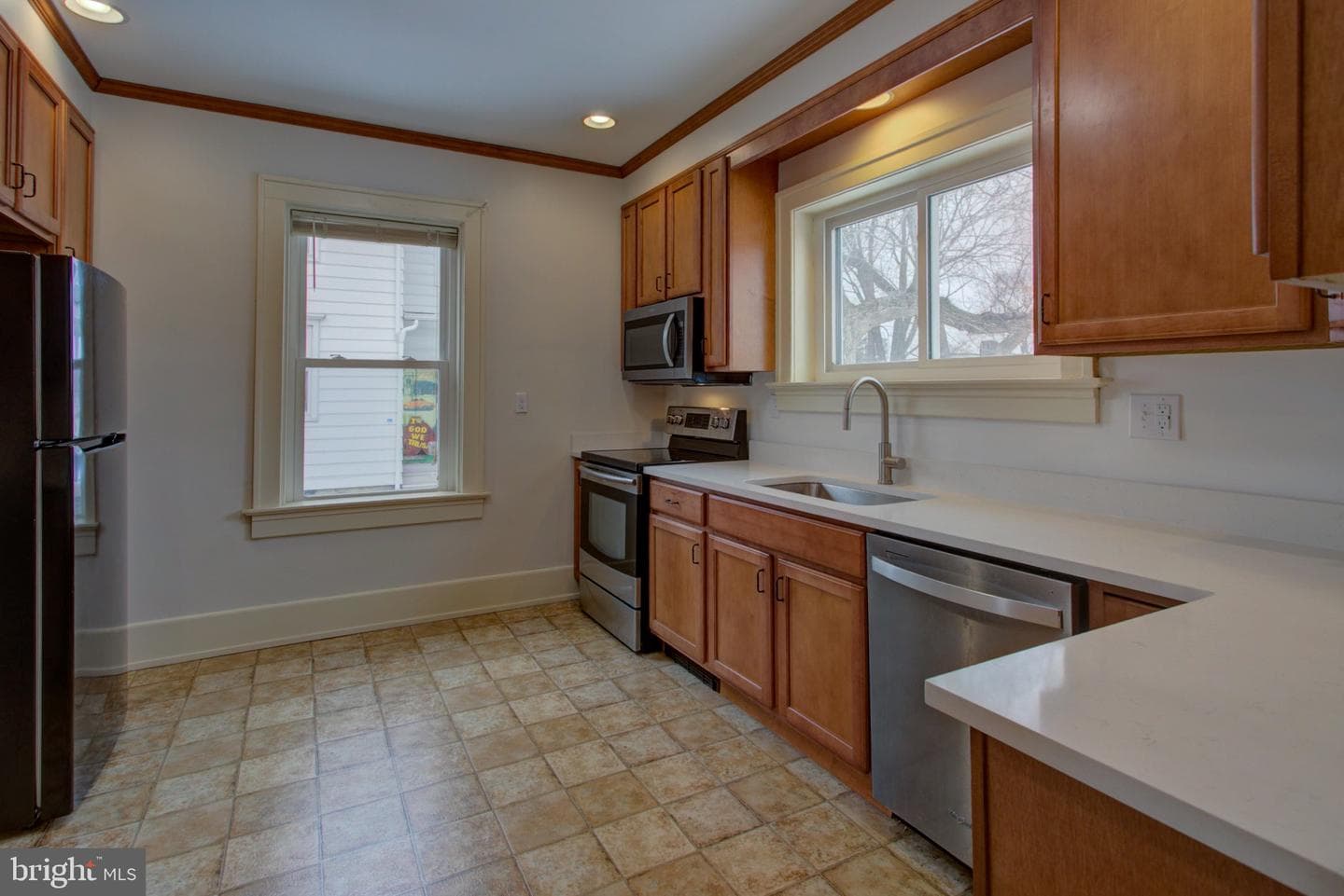 36 N College Street photo 11