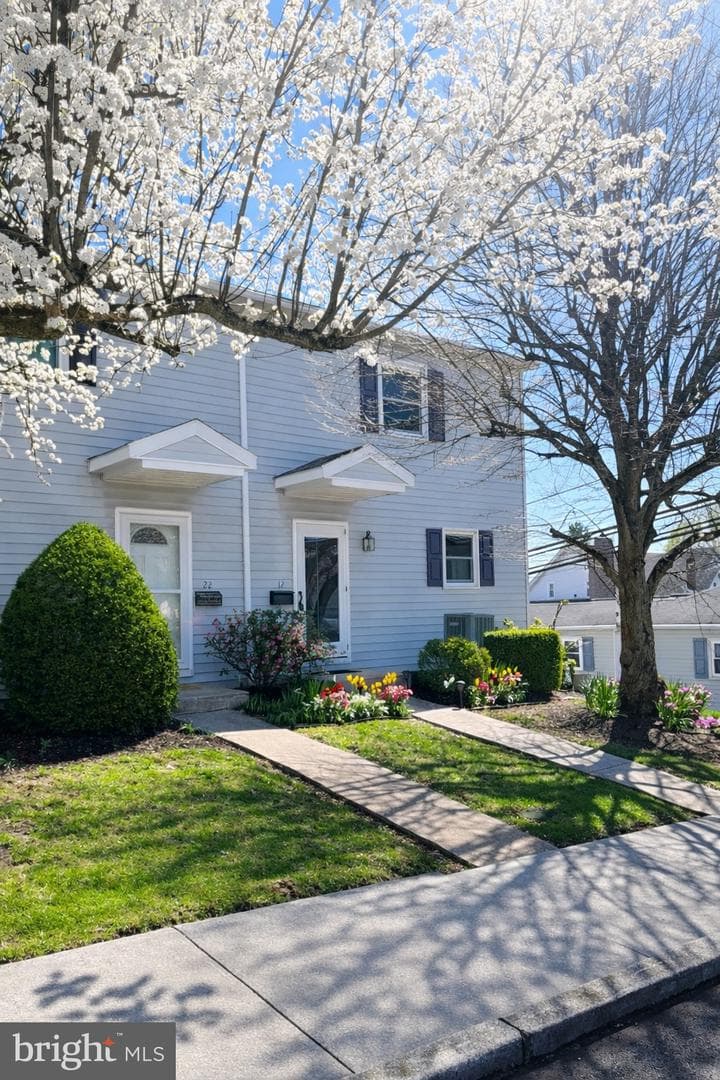 12 E Poplar Street photo 2