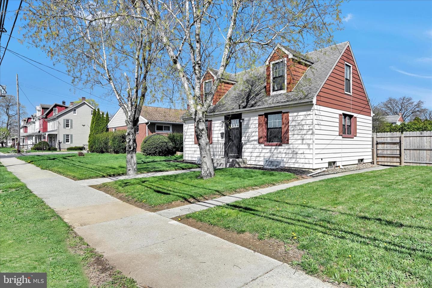 605 E Lehman Street photo 3