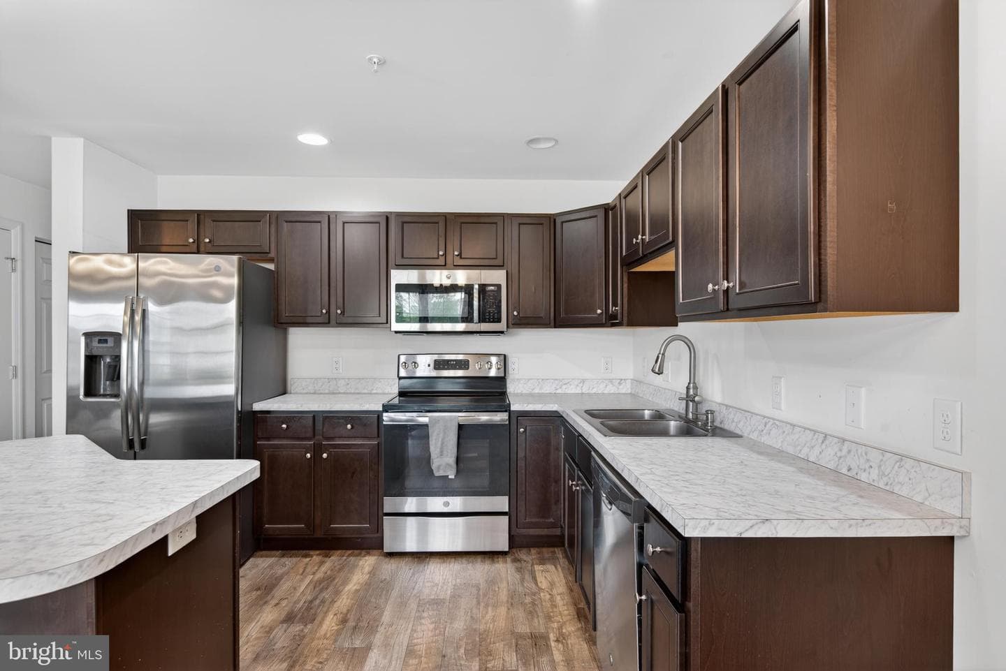 553 Brookwood Dr photo 11