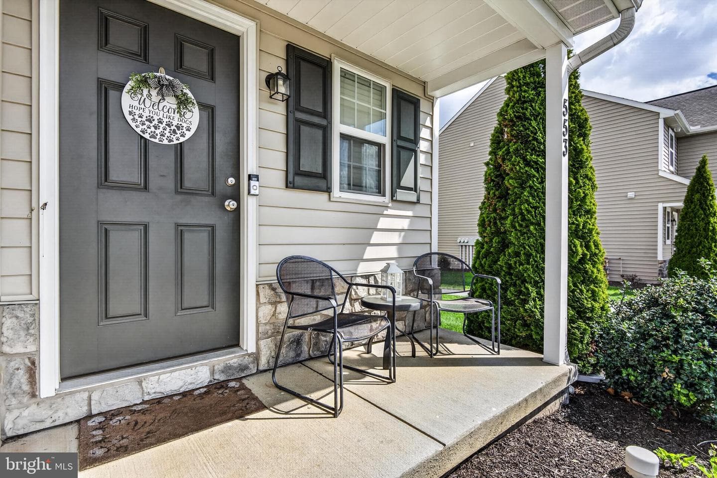 553 Brookwood Dr photo 3