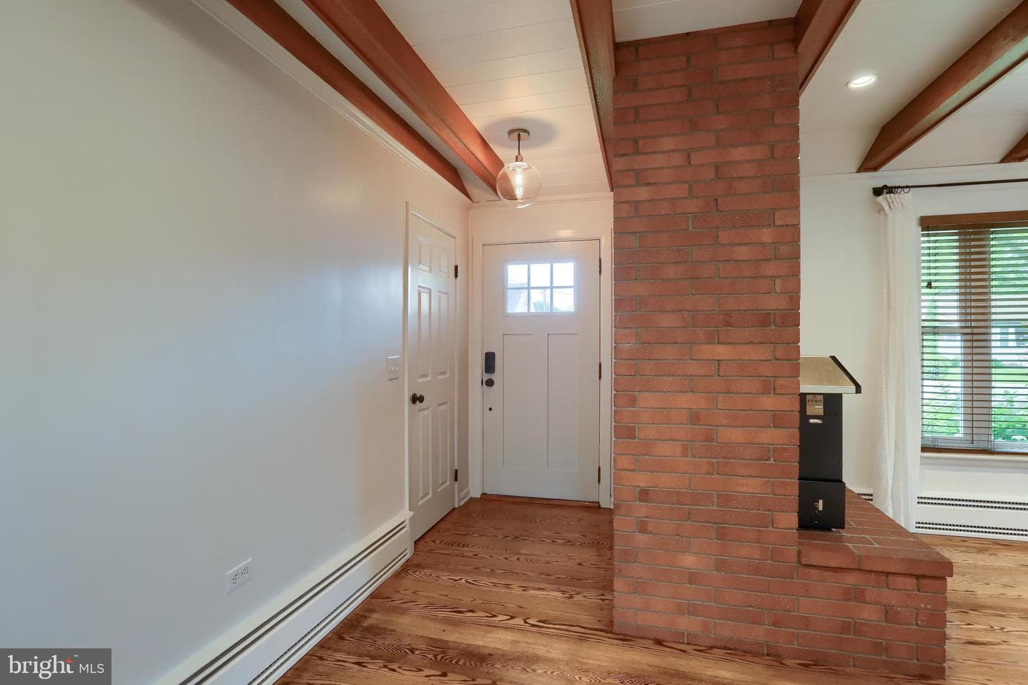 702 S 1st Avenue photo 4