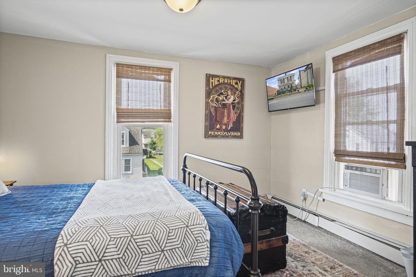 104 N Locust Street photo 22