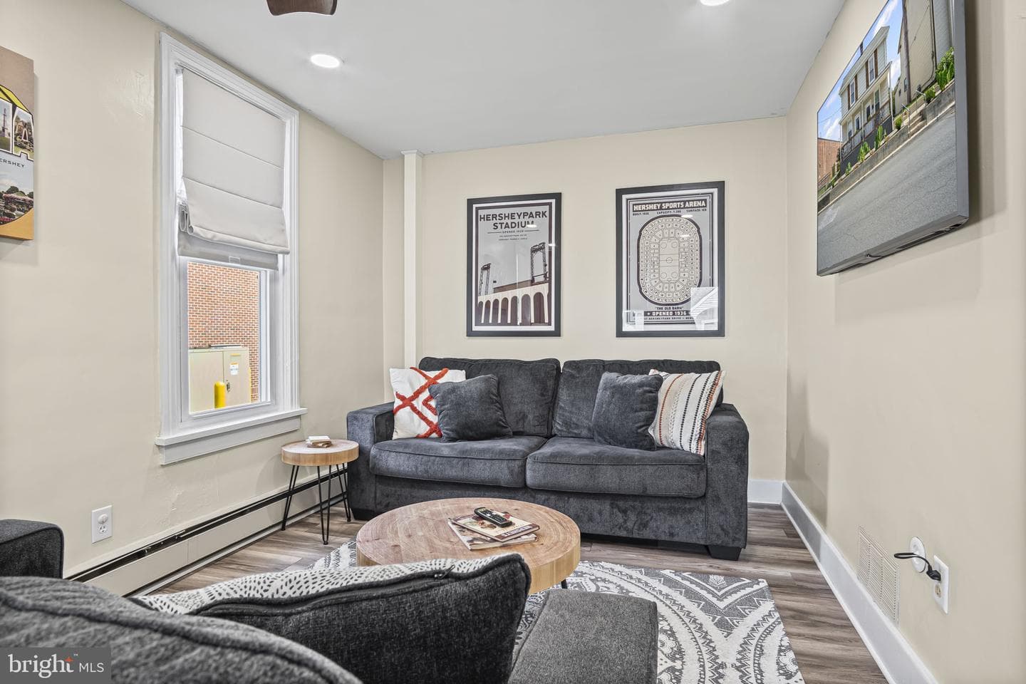 104 N Locust Street photo 5