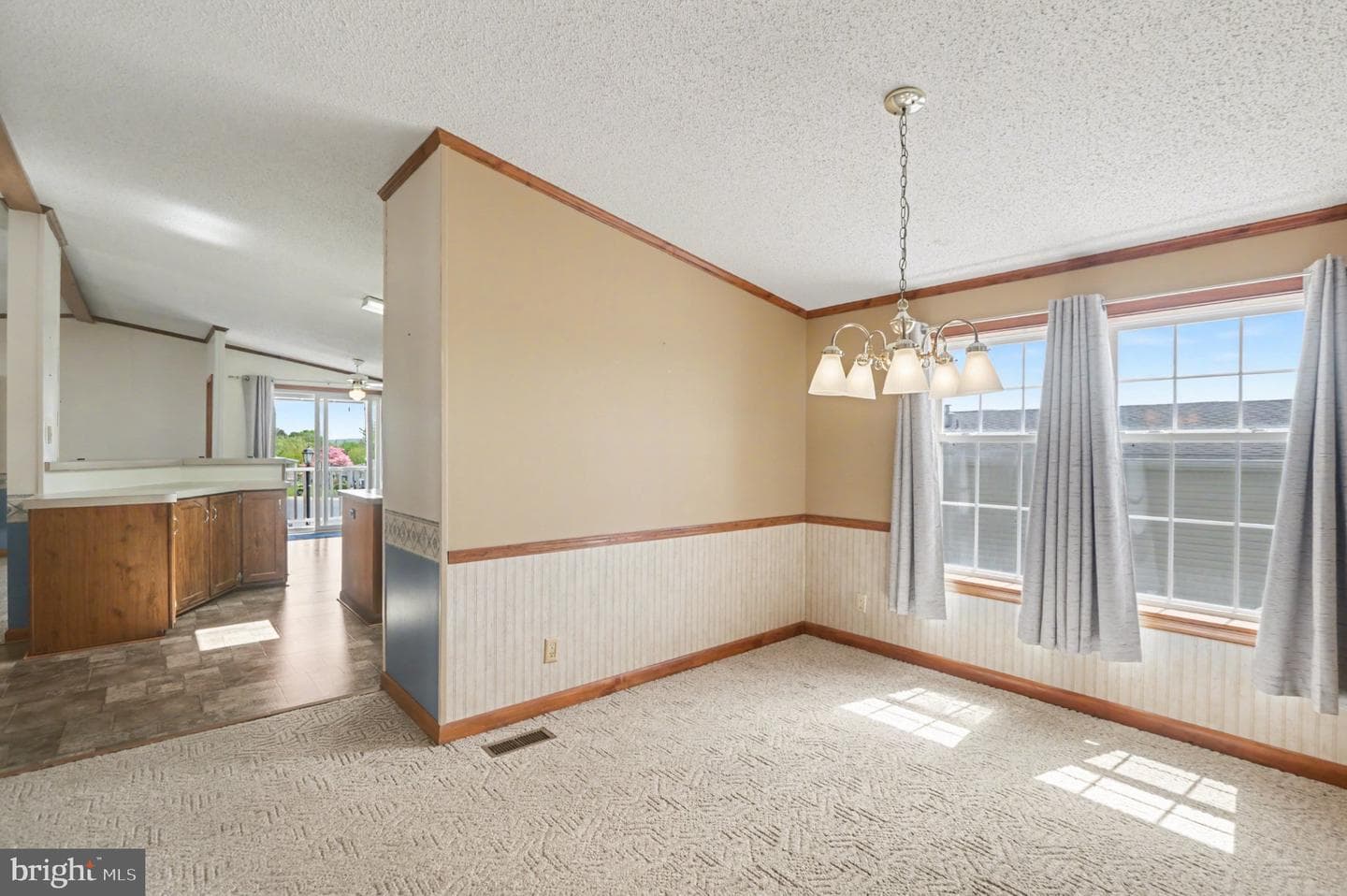 374 W Cedar Street photo 18