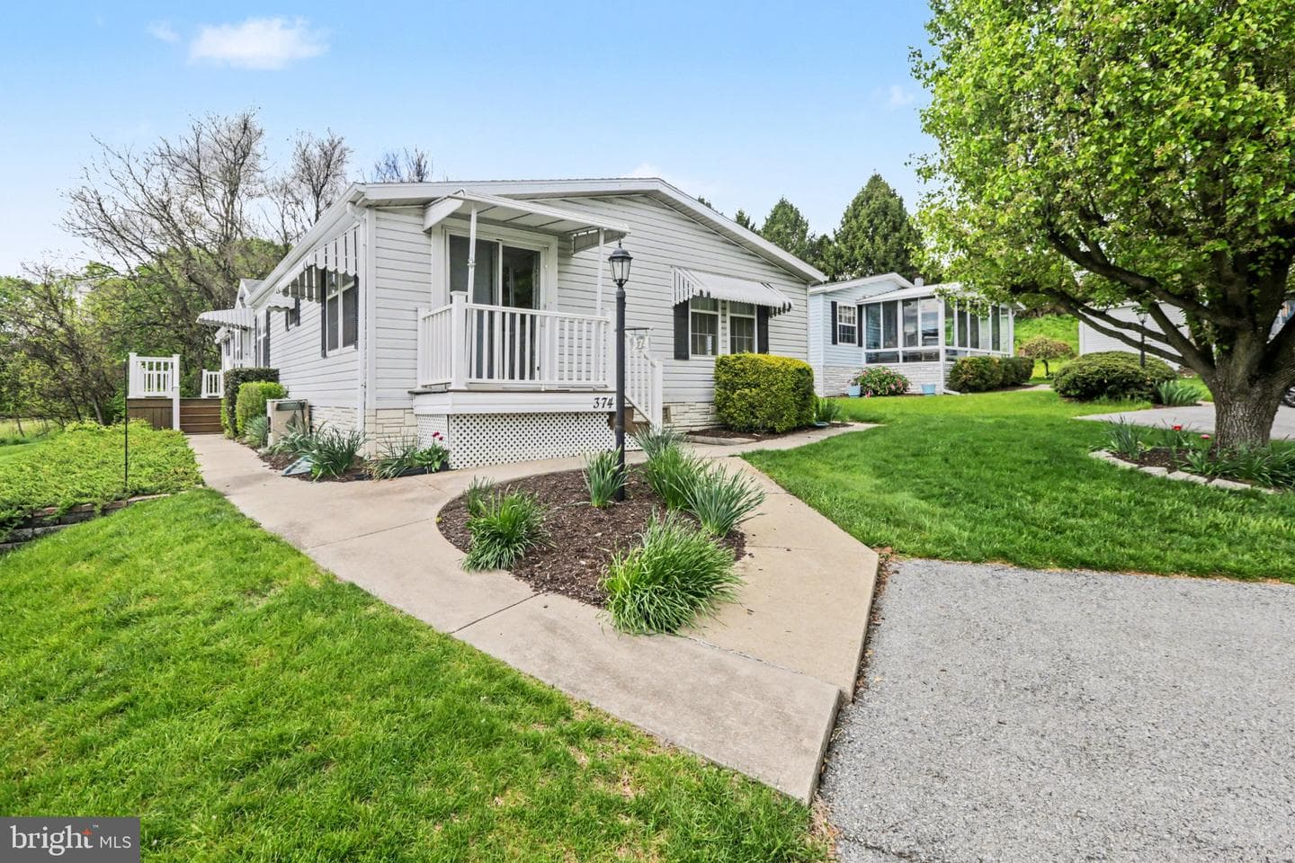 374 W Cedar Street photo 33
