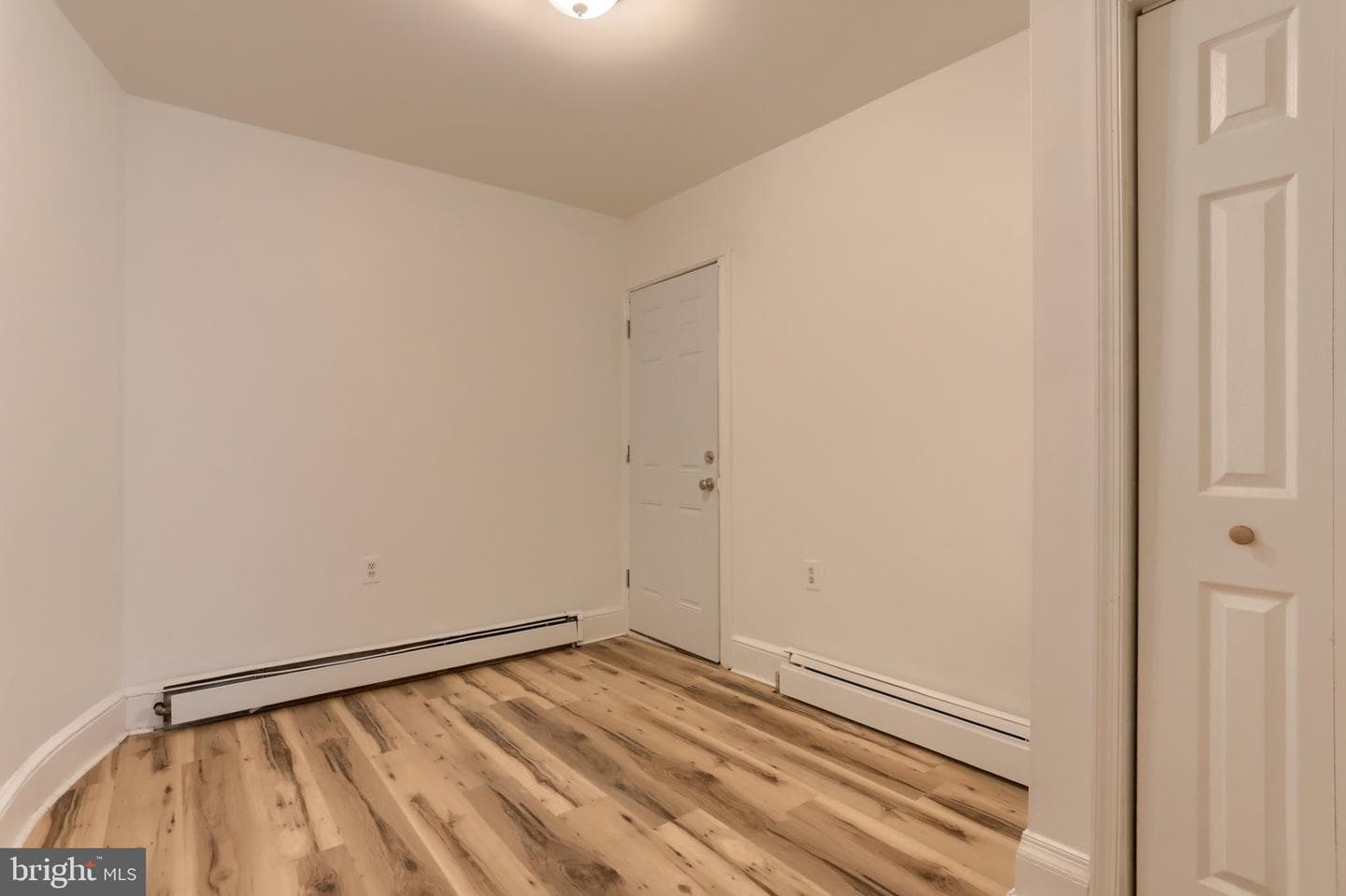 825 Scull Street photo 15