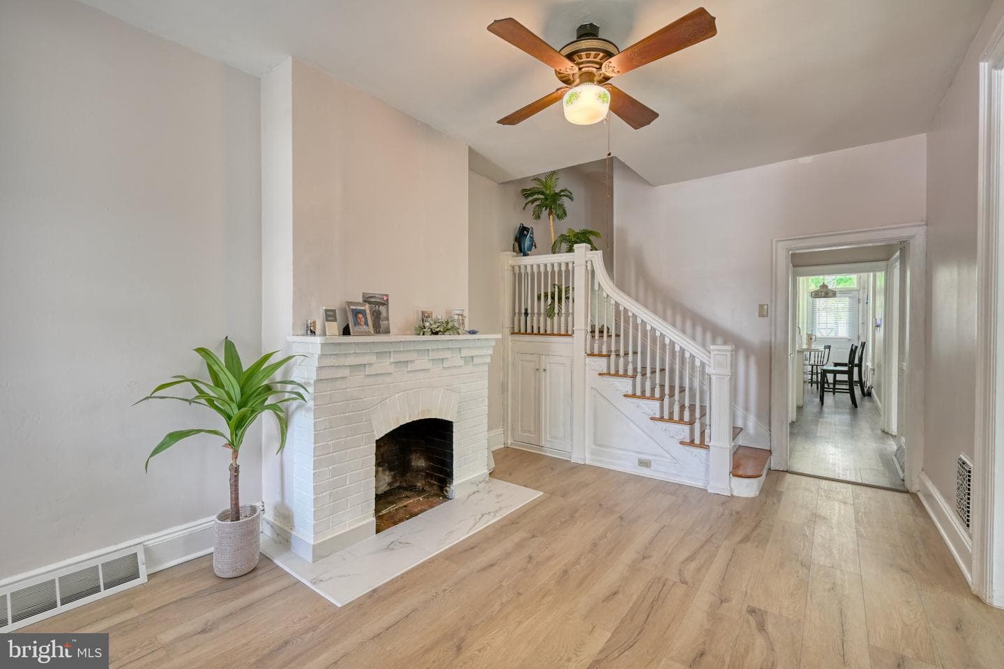 14 E Chestnut Street photo 4