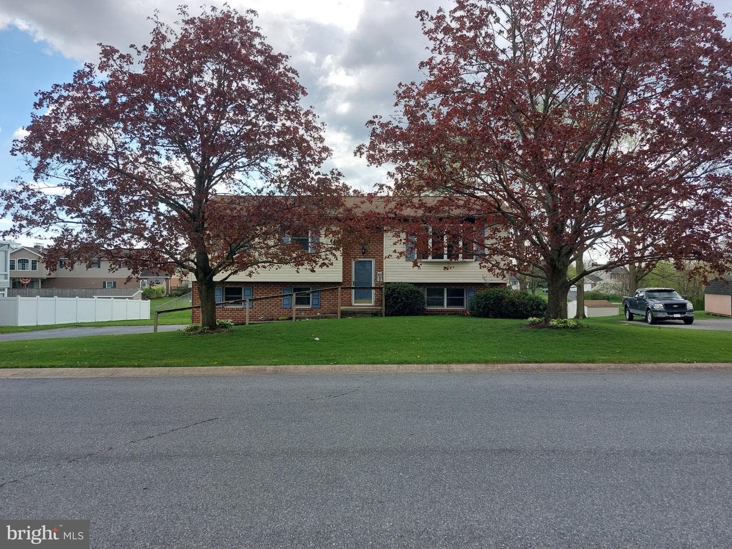 912 Poplar Lane photo 35