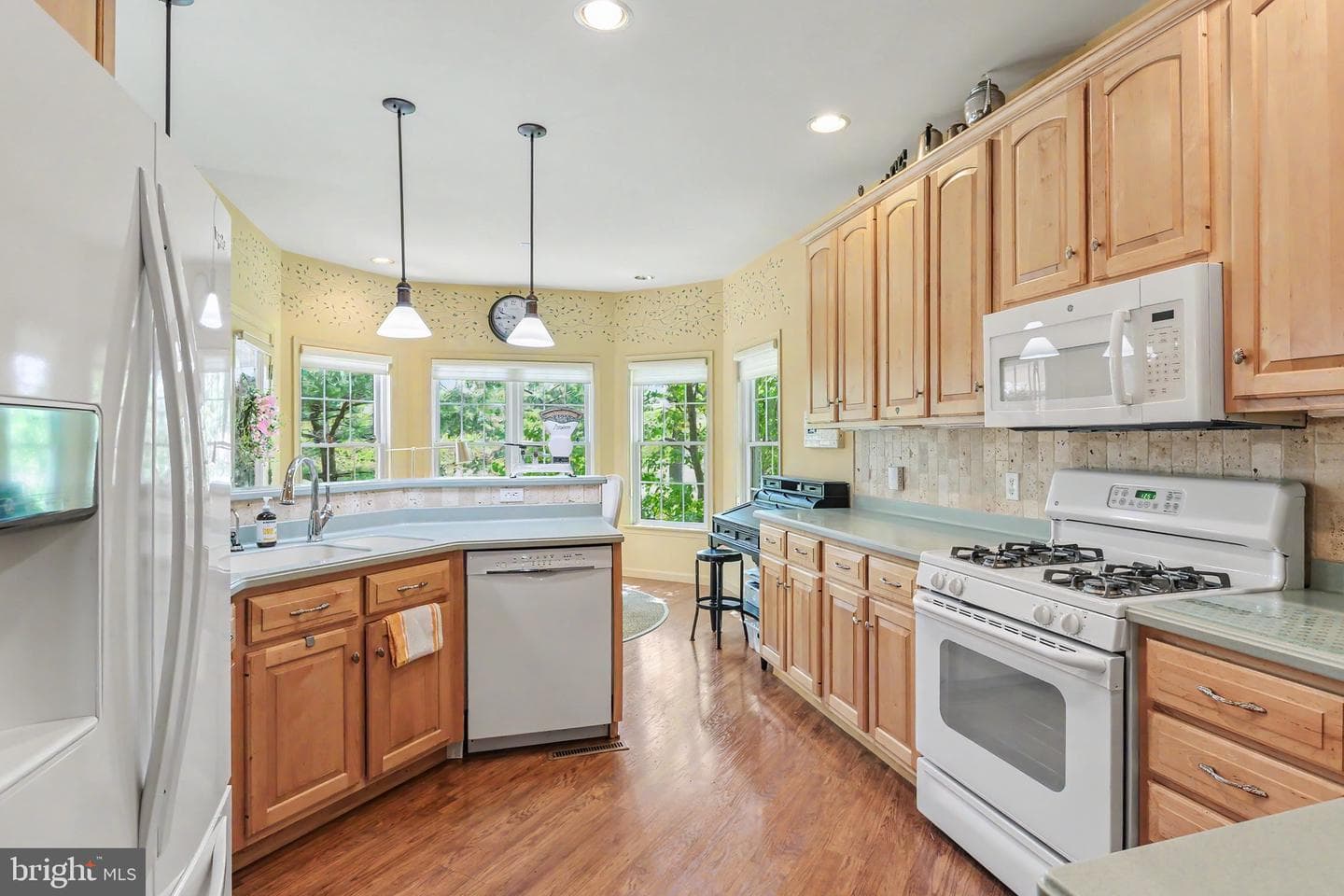 844 Victoria Lane photo 21