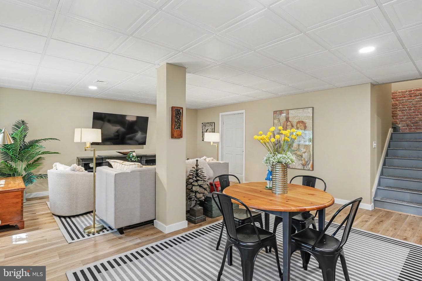 844 Victoria Lane photo 46
