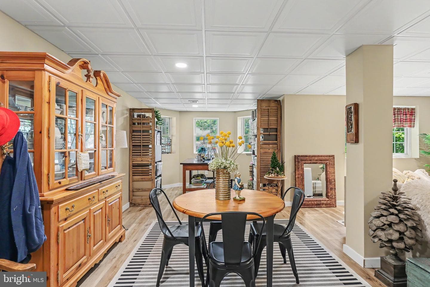 844 Victoria Lane photo 47