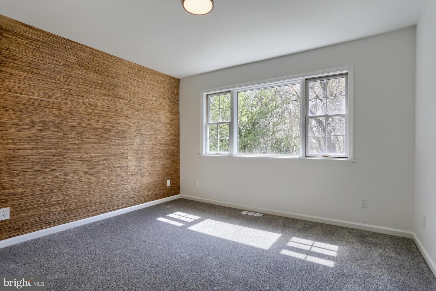 711 Brookside Lane photo 38