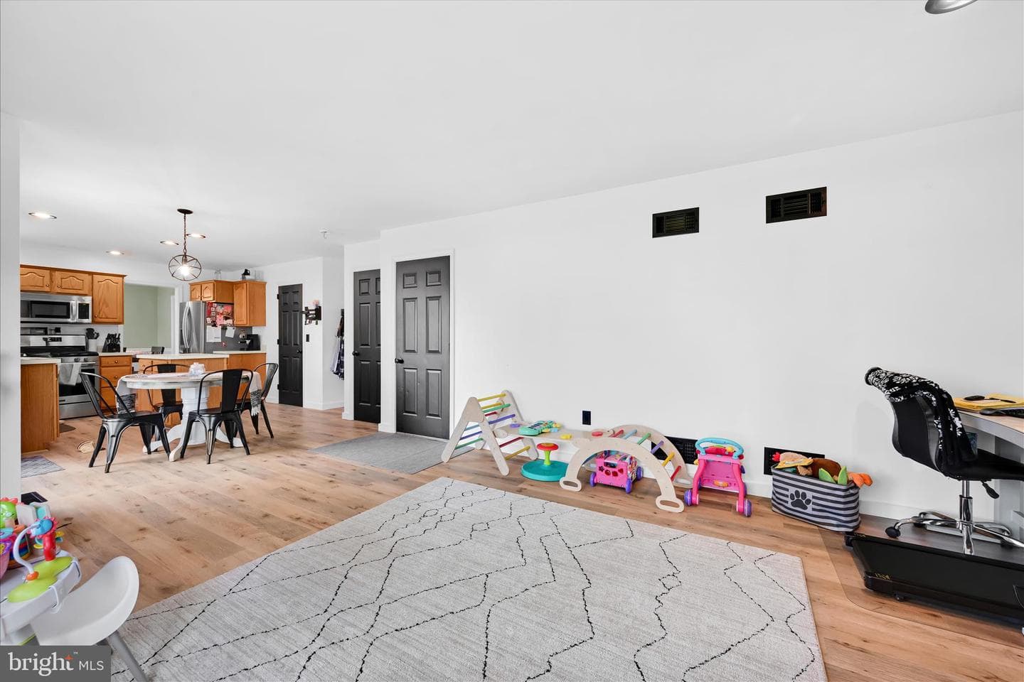 430 Oak Lane photo 8